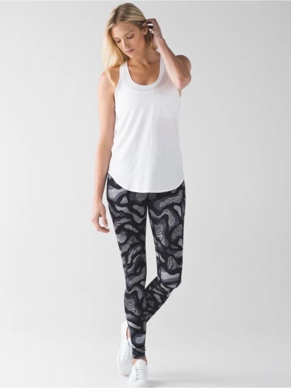 960. Lululemon Wunder Under High-Rise Pants in the "Warp Ice Grey Black" pattern